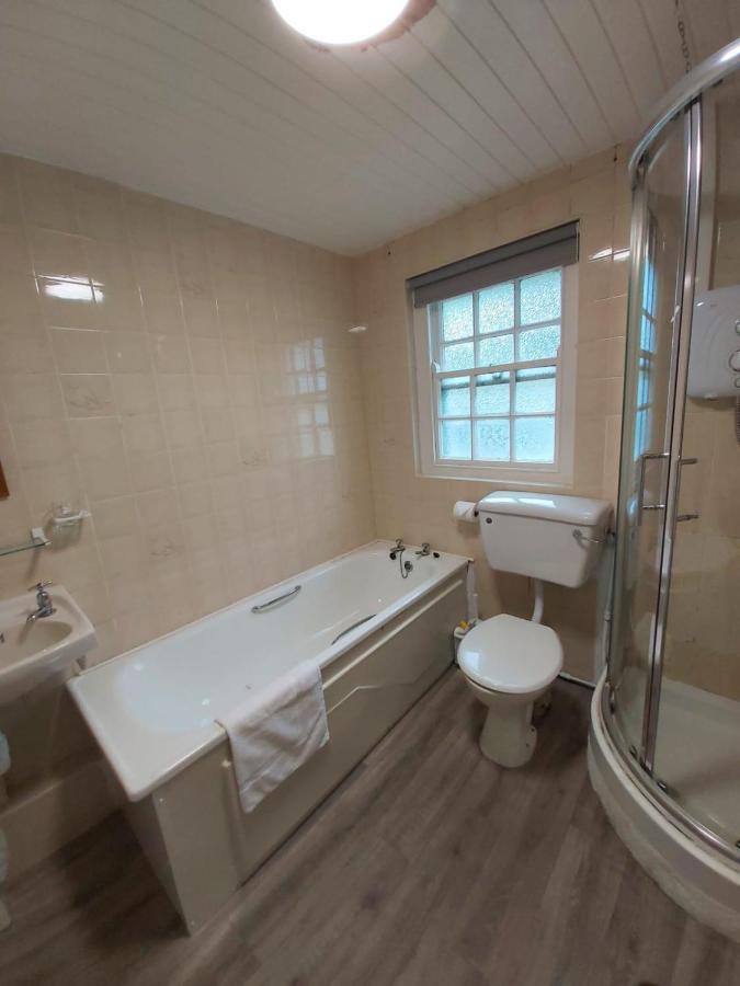 Corofin Lake Cottages エクステリア 写真