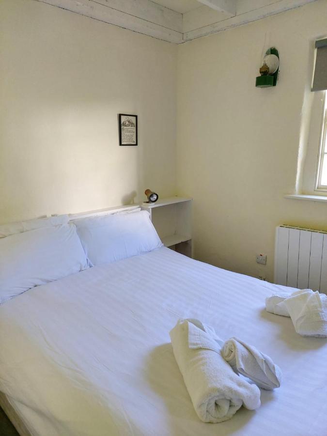 Corofin Lake Cottages エクステリア 写真